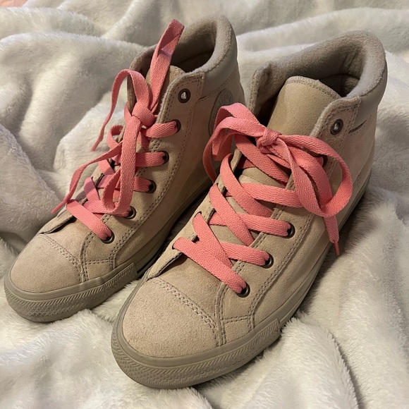 Suede Cream and Pink Converse women’s size 6 - Picture 2 of 7